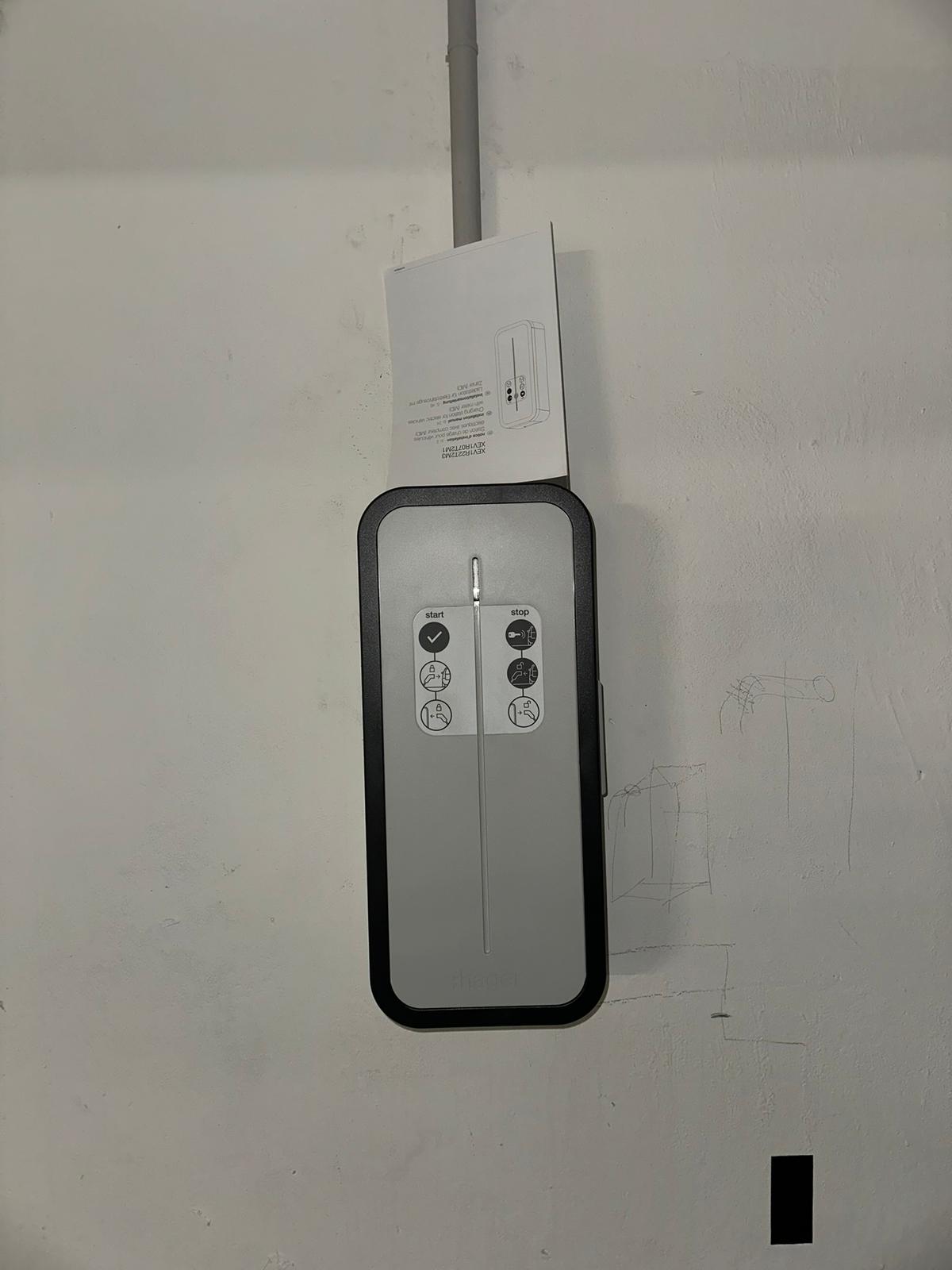 Borne de recharge murale