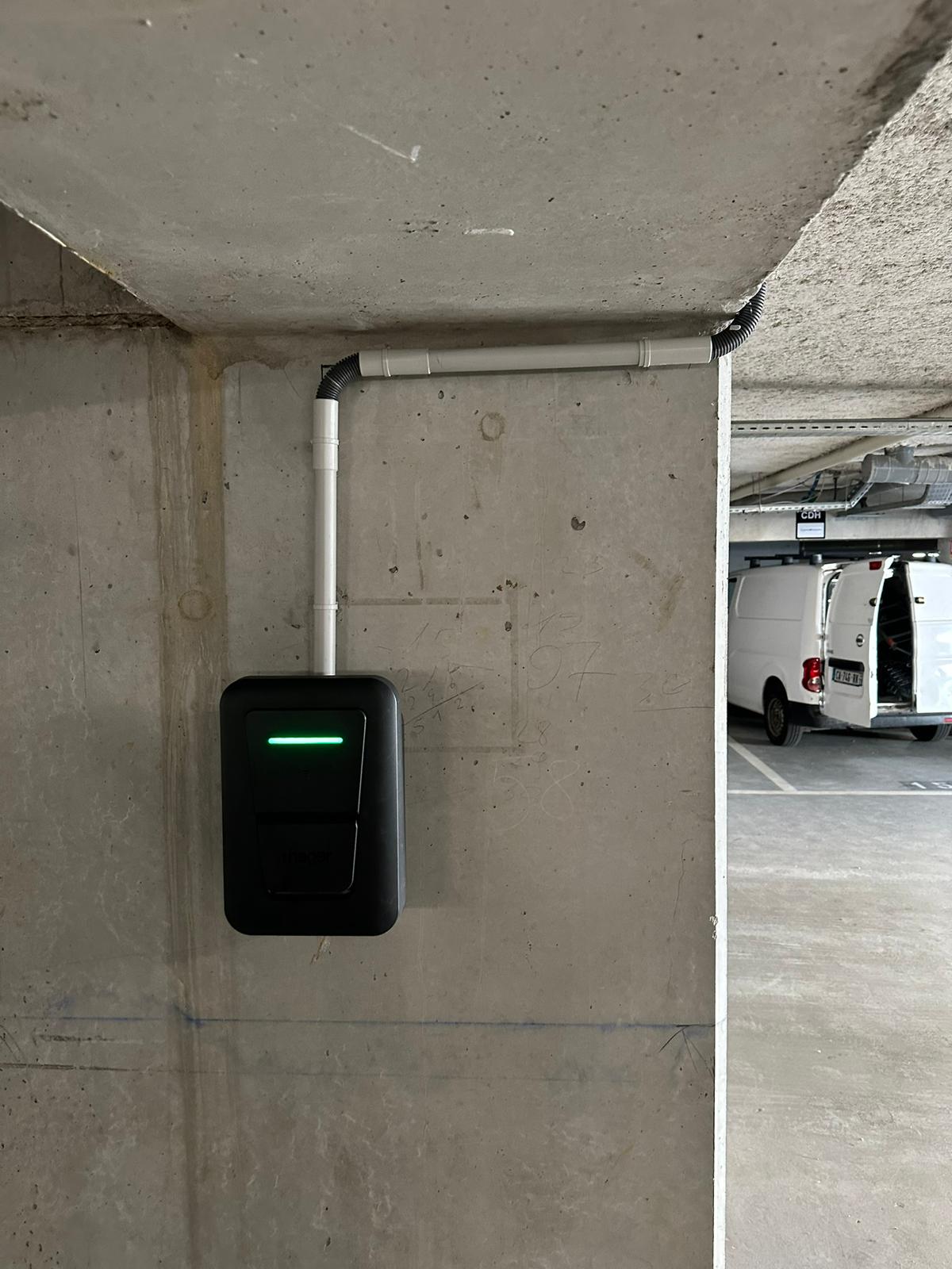 Installation borne de recharge Amperelec Energy