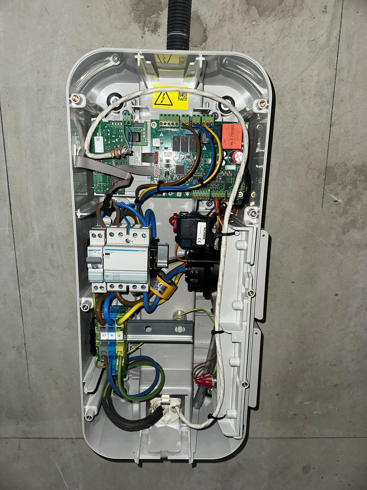 Intérieur borne de recharge - carte électronique